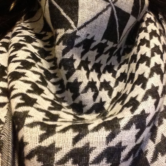 Scarf - Picture 2 of 3