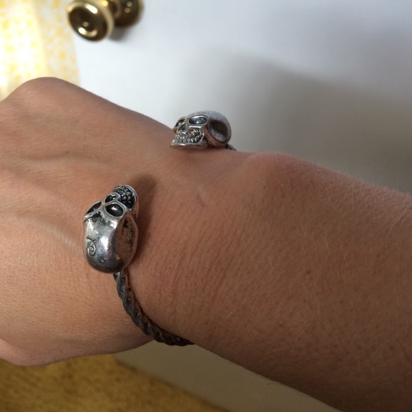 Silver skull bangle - Picture 2 of 3