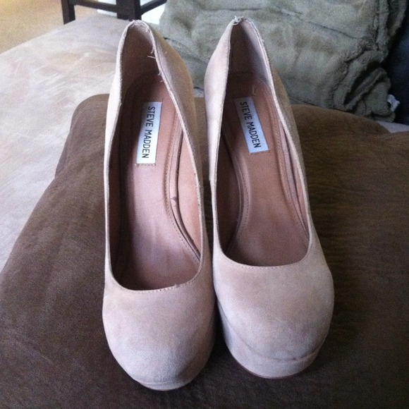 SOLD SOLD SOLD Steve Madden blush "Pammy" wedgeS