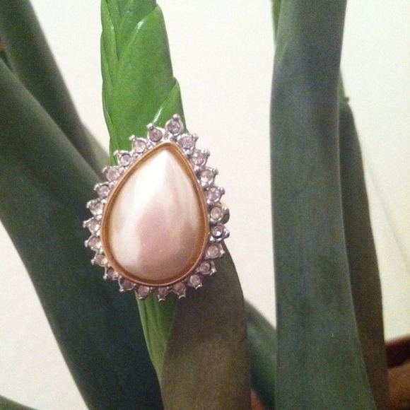 Sold in bundle***Vintage Pearl and 18k Gold Ring