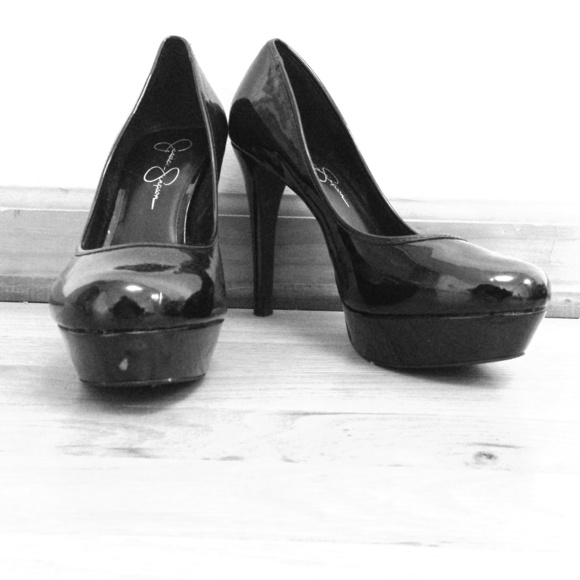 Black Shiny Pumps