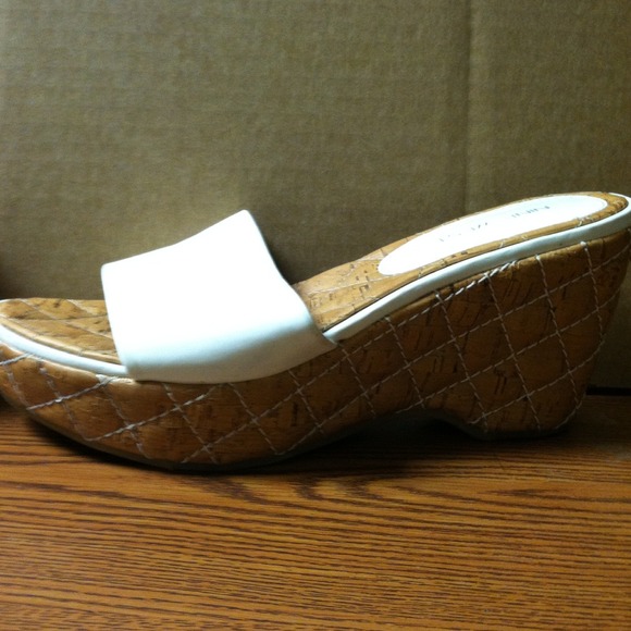 Sandals - Picture 2 of 4
