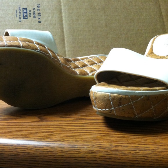 Sandals - Picture 3 of 4