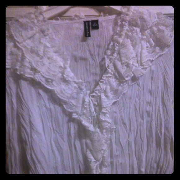 White ruffled/crinkle blouse