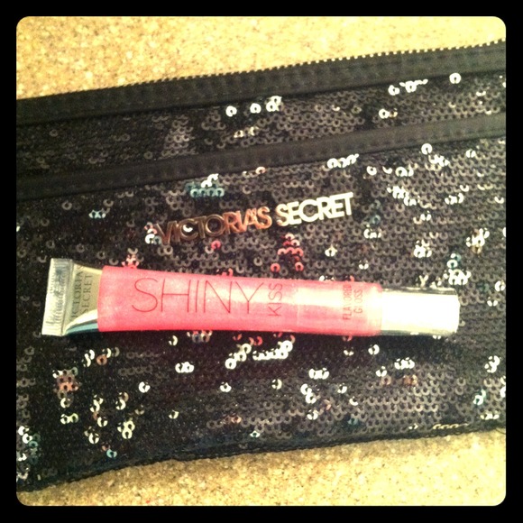 🌲SOLD REDUCED NWT Victoria's Secret lipgloss