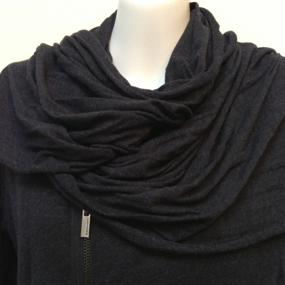 👛<NO LONGER AVAILABLE>👛 BCBGMaxazria Jacket - Picture 2 of 3