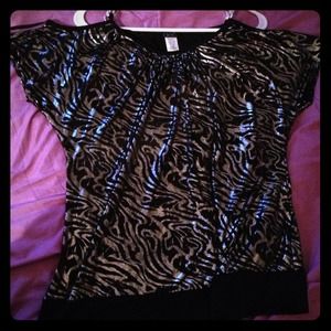 Deb zebra open shoulder shirt l/g