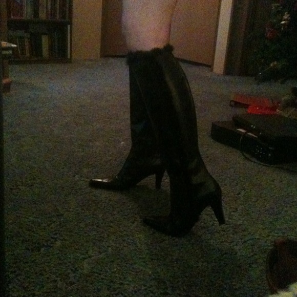 Reduced Bellini boots blk leather w/fur trim/ poms - Picture 3 of 4