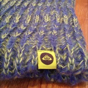 ⚡⚡⚡FlASH SALE⚡⚡⚡NWT ROXY beanie :)