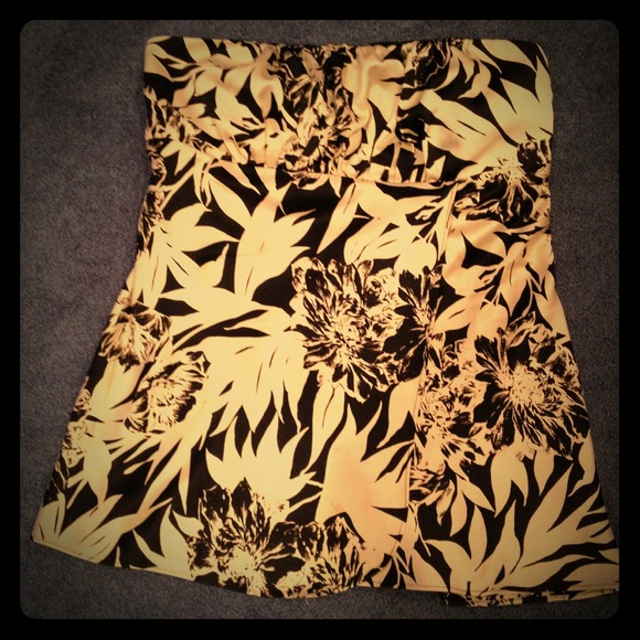 Beautiful silk cream and black strapless top - Picture 1 of 3