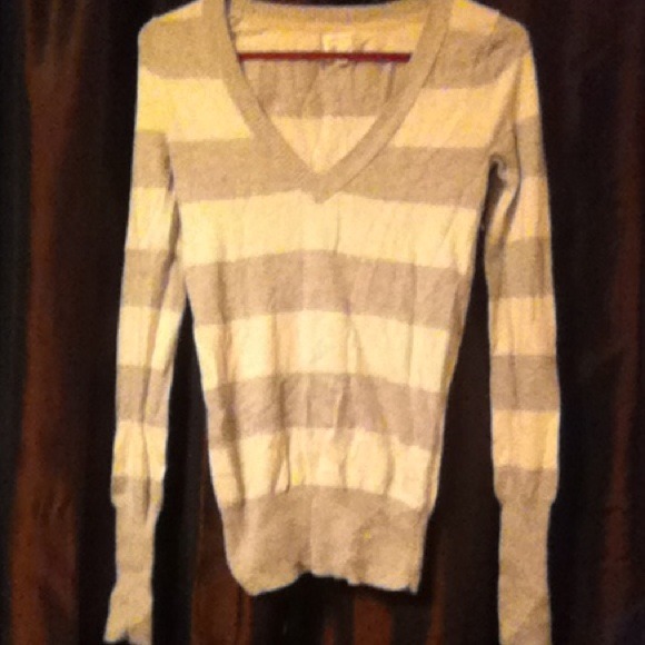 Grey And White Sweater LongSleeve