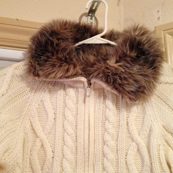 REDUCECropped Zip Up Sweater Fur Trim - Picture 2 of 4