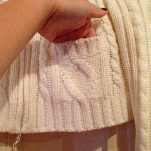 REDUCECropped Zip Up Sweater Fur Trim - Picture 3 of 4