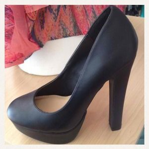 Brand new high heel pumps