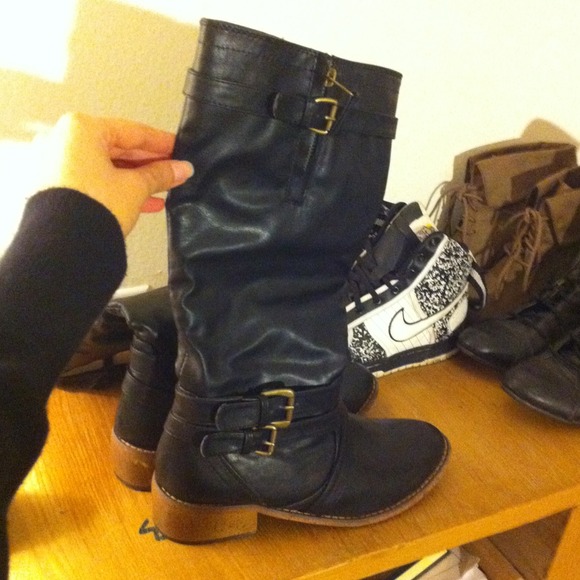 Black boots 😘