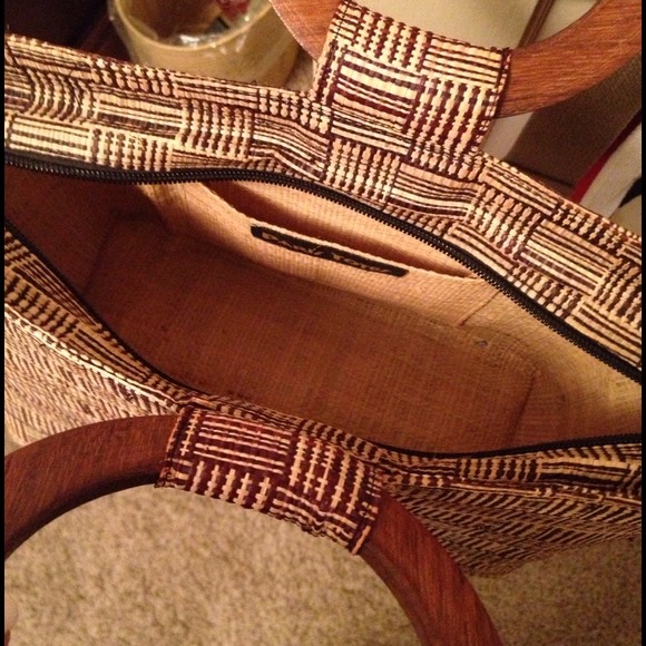 Interwoven Beige Paris Totes Handbag - Picture 4 of 4