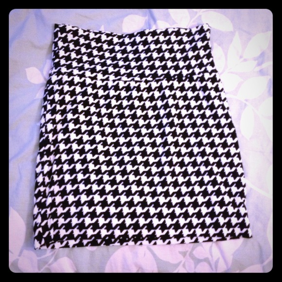 Houndstooth bodycon skirt