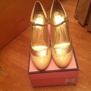 Gold and cream colored Juicy "Elle" Heels