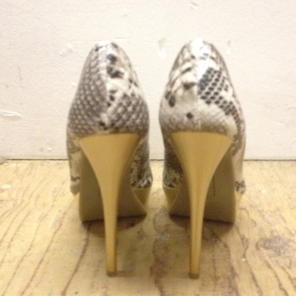 Gifted to buyer - Picture 2 of 3