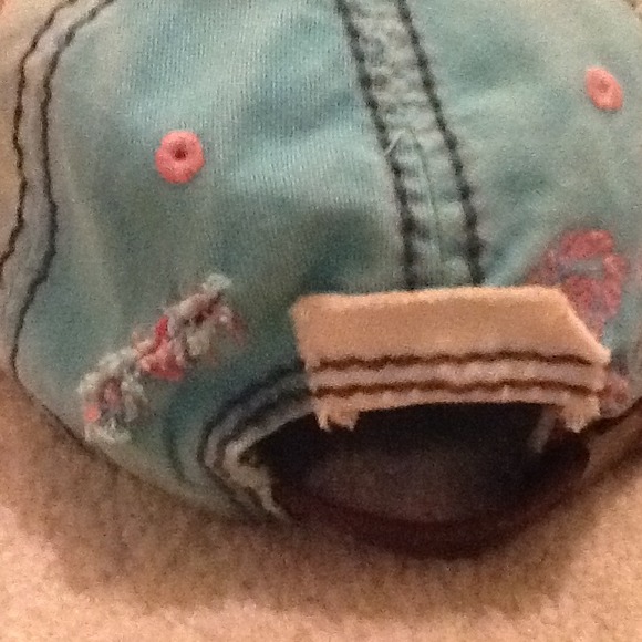 😳😳Sold😁😁True Religion hat - Picture 3 of 4