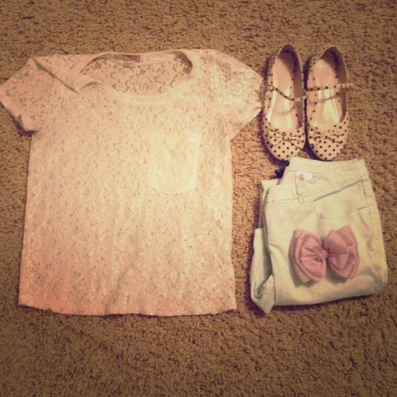 SOLD! Cute lace top with front detailed pocket