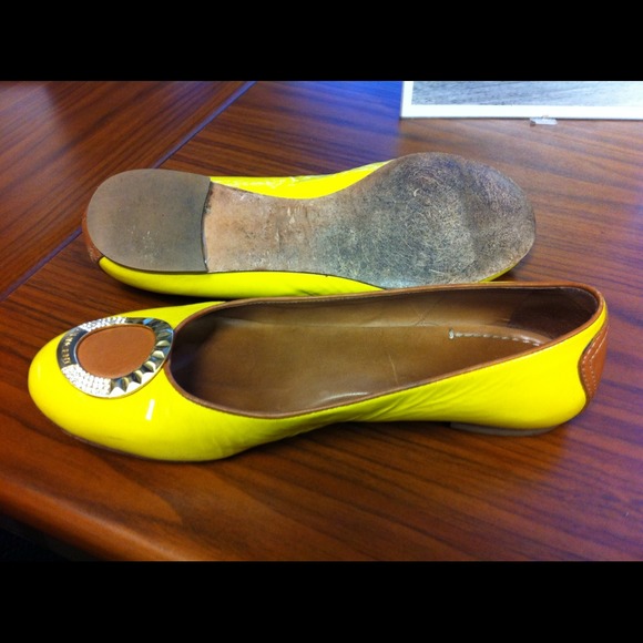 J Vincent patent yellow flats 9M