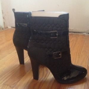 Size 10 Calvin Klein patent leather design boots!