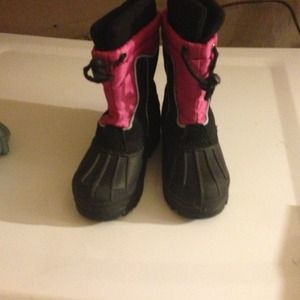 Black and pink girls snow boots