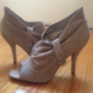 Size 10 Steve Madden Booties suede