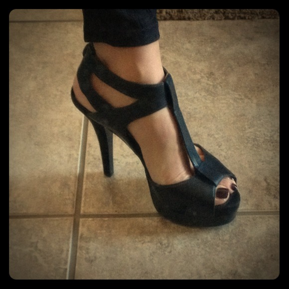 BCBG shoes Size 7