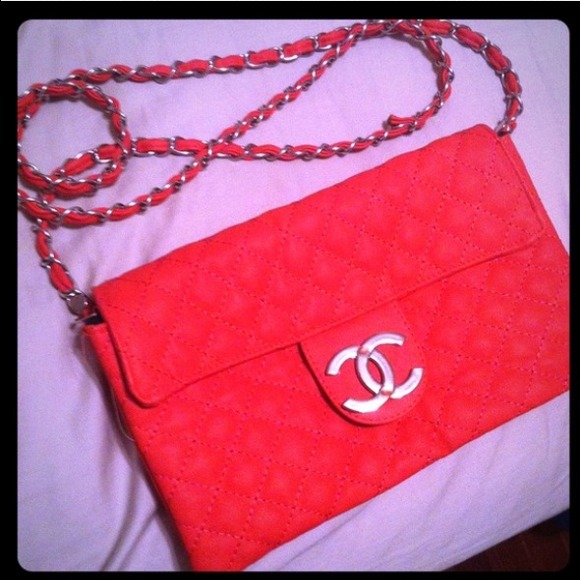 Coral Chanel bag👛
