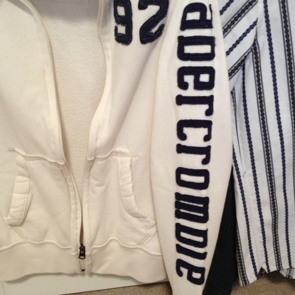 Boys Abercrombie sweatshirt - Picture 3 of 3