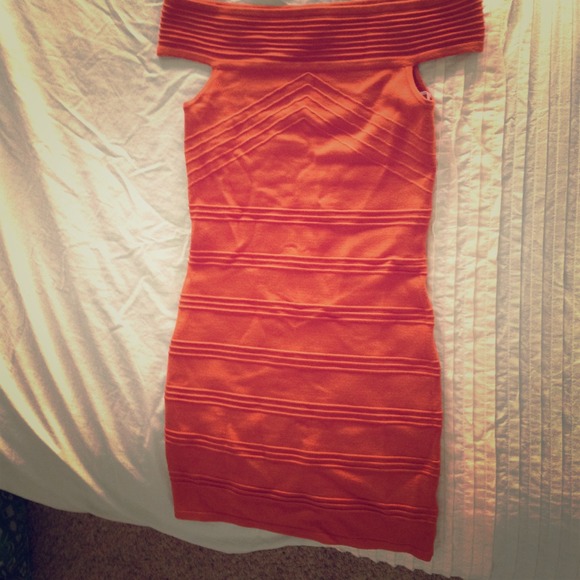 Off the shoulder knit bandage dress