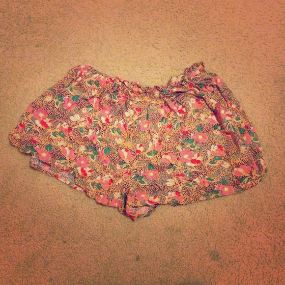 *Sold in Bundle*American Eagle Shorts
