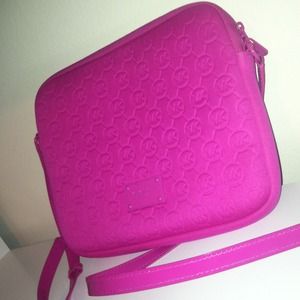 Authentic Michael Kors iPad shoulder bag!