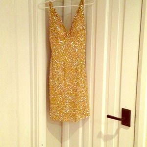 Gorgeous gold sequined party dress!