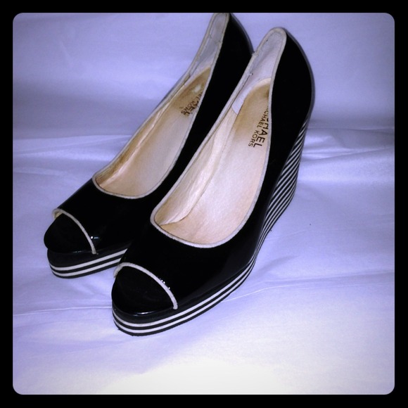 Reserved bundle- 3 pairs of pumps!
