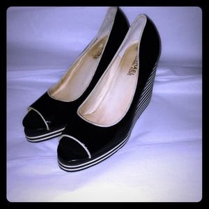 Reserved bundle- 3 pairs of pumps!