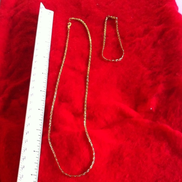 Necklace w/ Bracelate