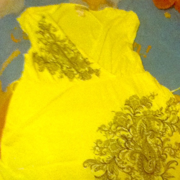 T-shirt bright yellow!