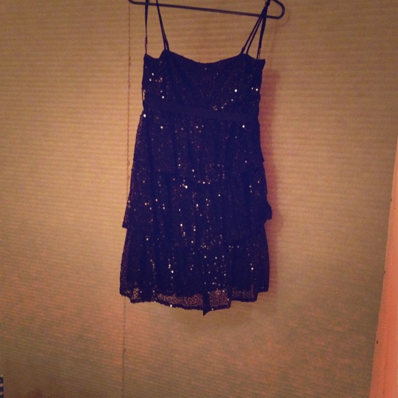 Authentic Betsey Johnson sequin tiered dress - Picture 1 of 4