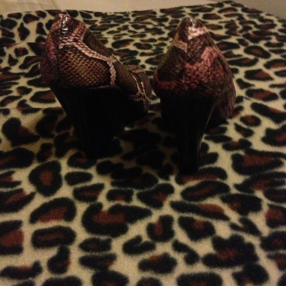 BCBG snake wedge - Picture 2 of 2