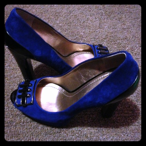 Bcbg generation blue suede heels