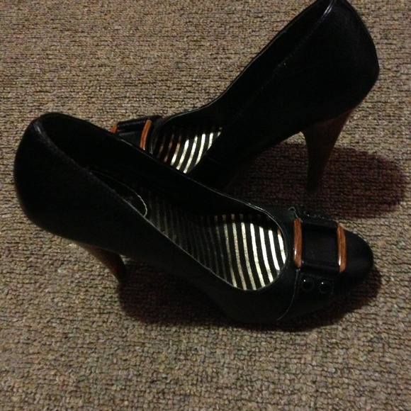⬇REDUCED⬇Two tone heels