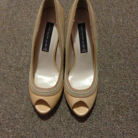 ⬇REDUCED⬇ Steve Madden heels
