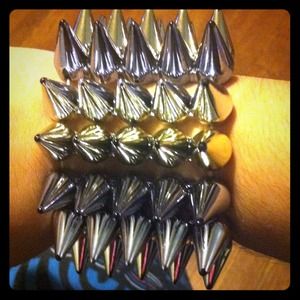 Spiked out bracelet😎