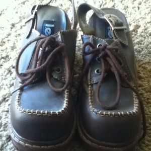 L.E.I. Brown closed-toe platforms w/ strap on heel