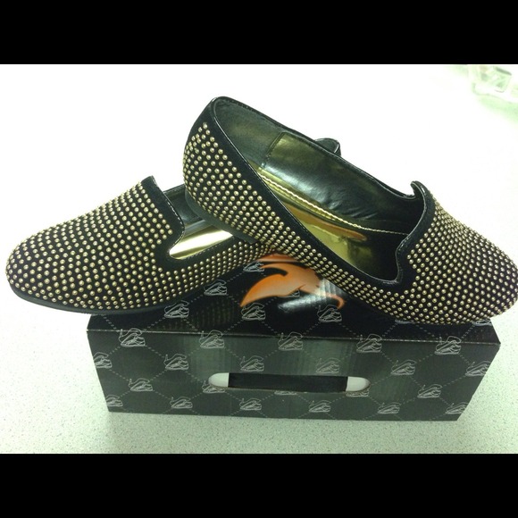 💰SOLD💰Sheikh Studded Flats.