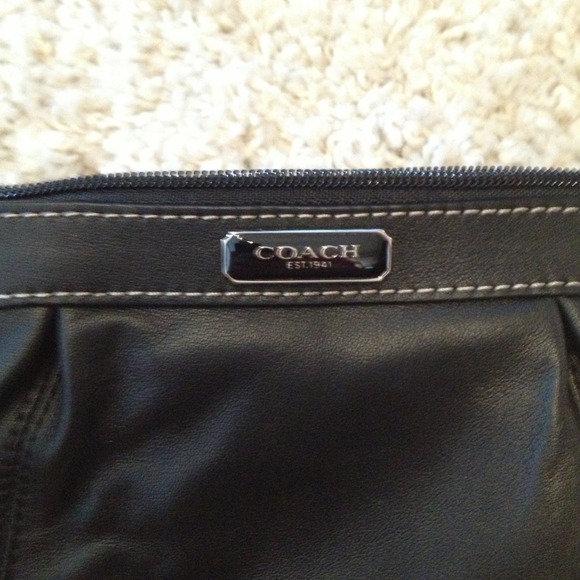 Authentic coach leather Wristlet BNWT - Picture 2 of 4