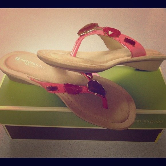 🎀PRICE REDUCED🎀Naturalizer Slippers with jewels.